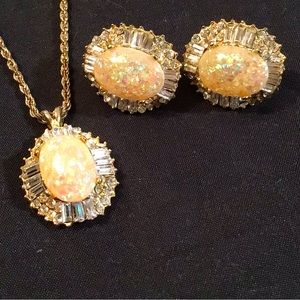 Vintage ParkLane  set. necklace with matching earrings